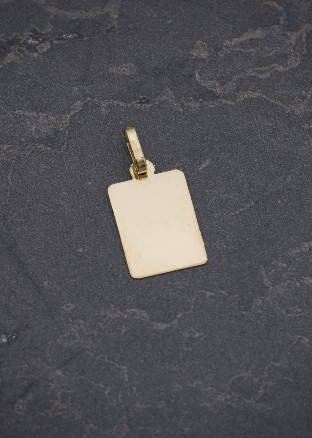 Dije Placa Lisa 0.9gr / 2.1cm / 10.5mm — Oro Amarillo