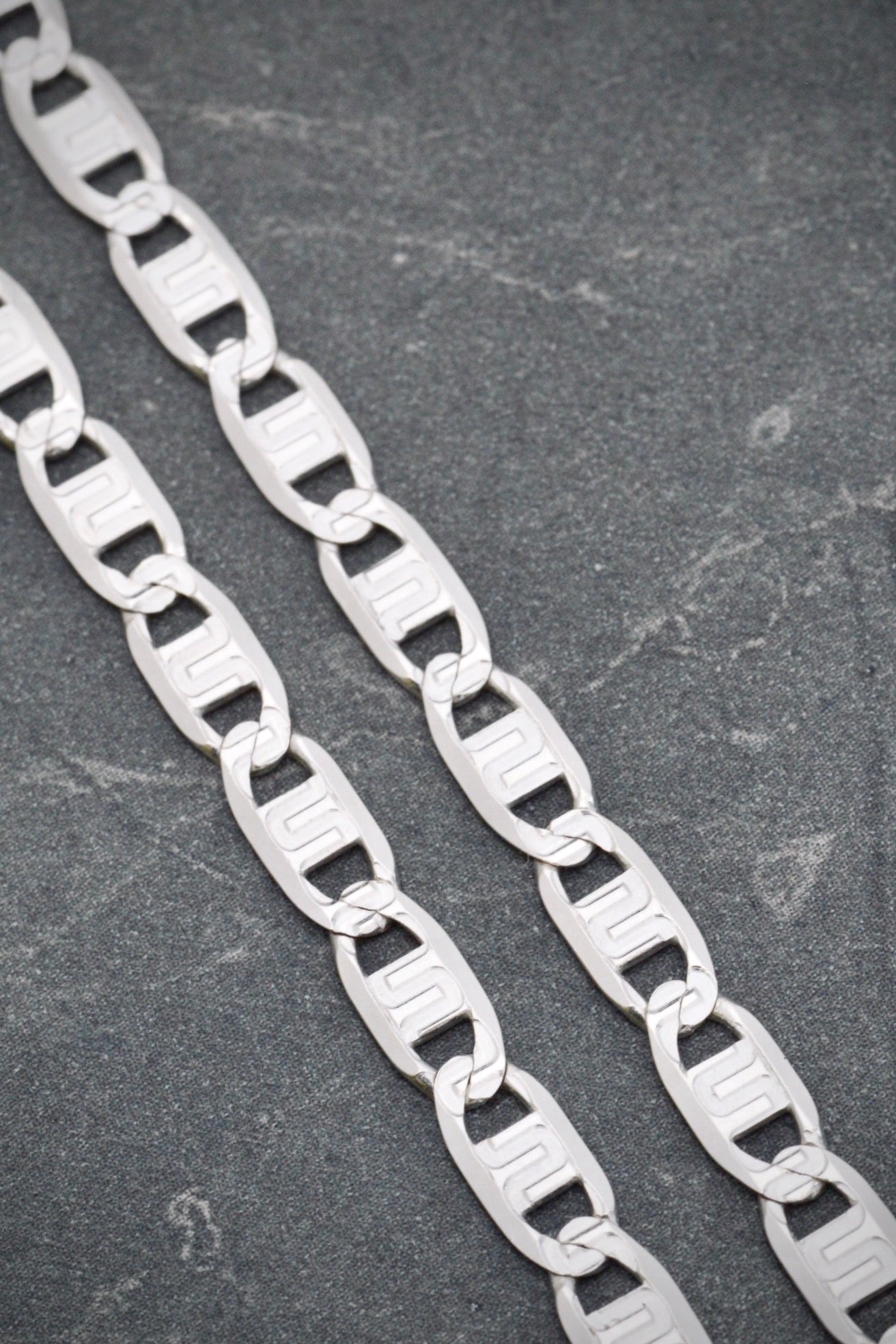 Cadena plana con grabado 13.15gr / Largo 60cm / Plata M