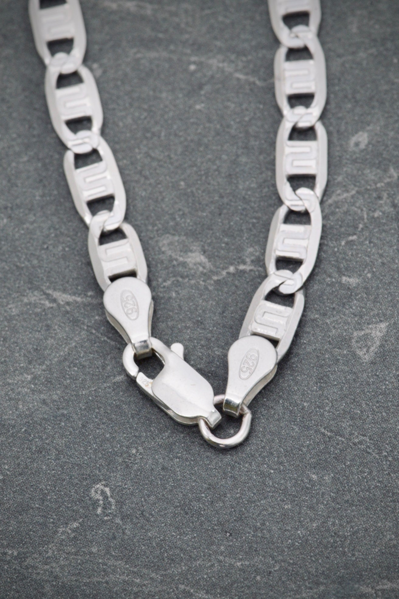 Cadena plana con grabado 13.15gr / Largo 60cm / Plata M
