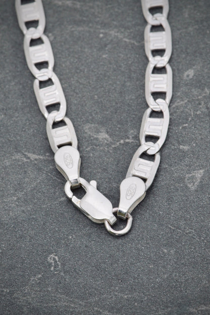 Cadena plana con grabado 13.15gr / Largo 60cm / Plata M