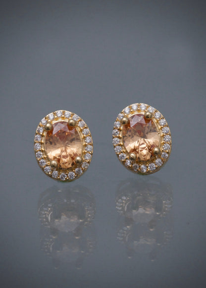 Topos ovalado con swarovski naranja y blanco 3.9gr / Largo 1.2cm / Oro Amarillo Nac M