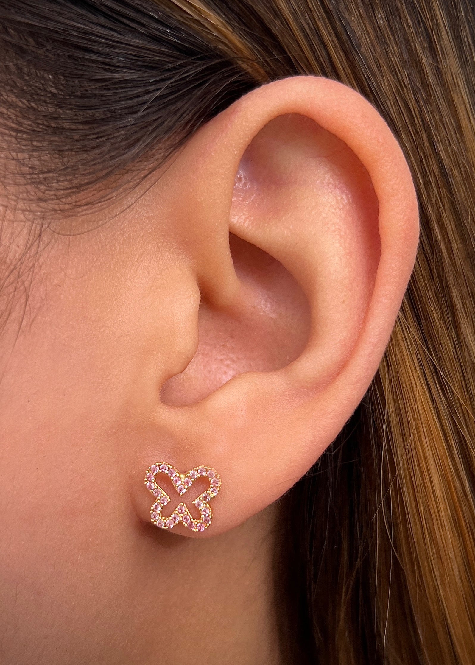 Topos mariposa con swarovski rosado 1.7gr / Largo 0.8cm / Oro Amarillo Nac M