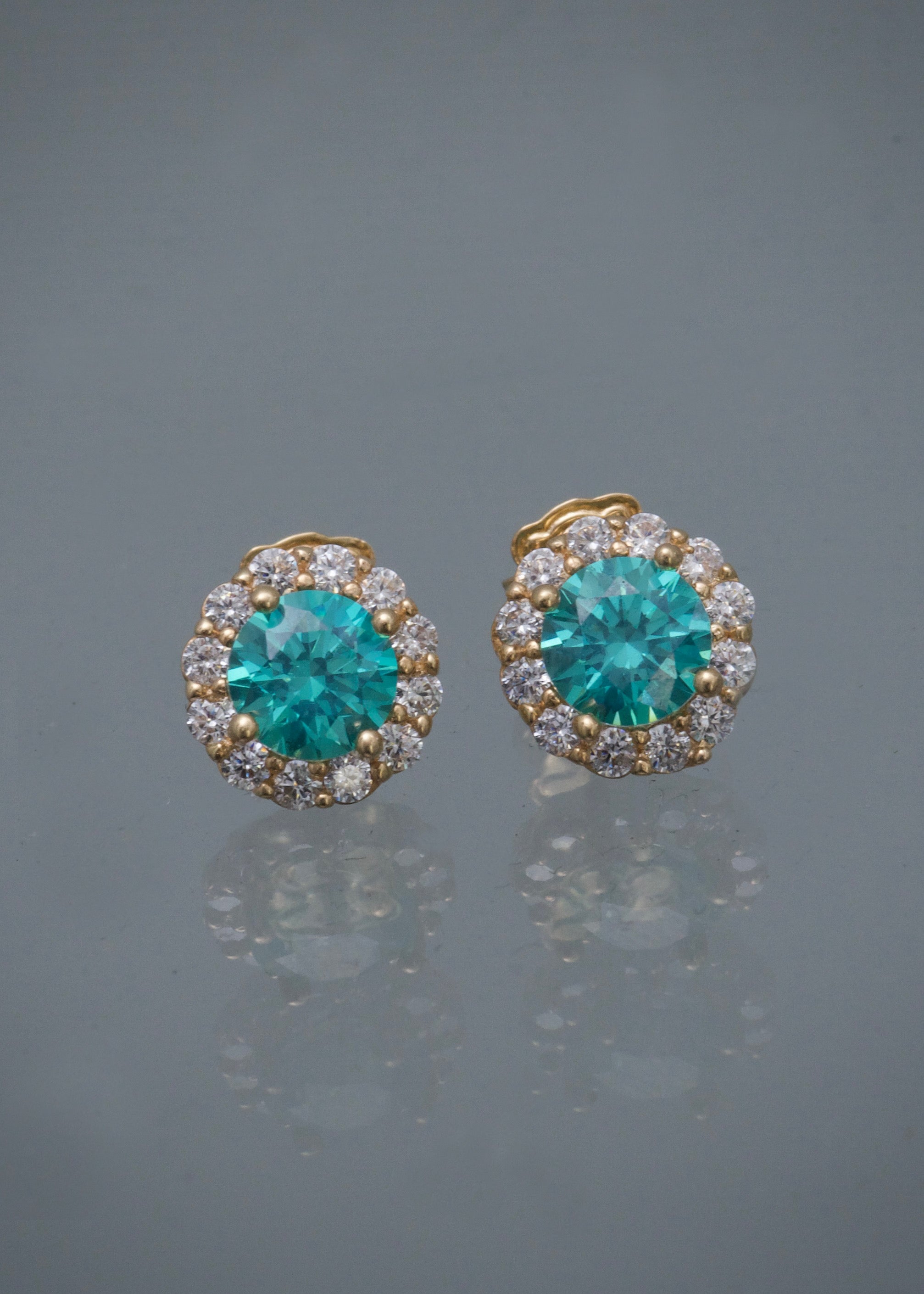 Topos flor con swarovski blanco y azul 2.2gr / Largo 0.7cm / Oro Amarillo Nac P