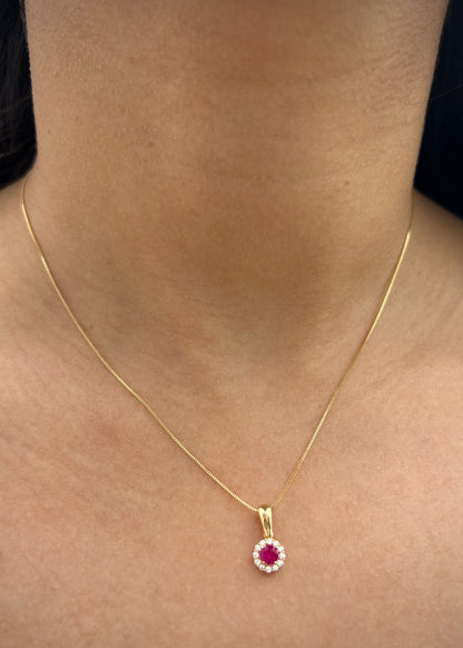 Dije flor con swarovski fucsia y blanco 0.85gr / Largo 1.4cm / Oro Amarillo Nac P