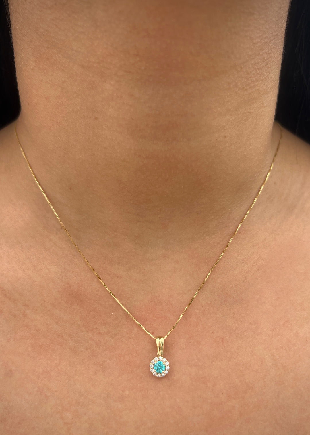 Dije flor con swarovski blanco y azul 0.9gr / Largo 1.4cm — Oro Amarillo