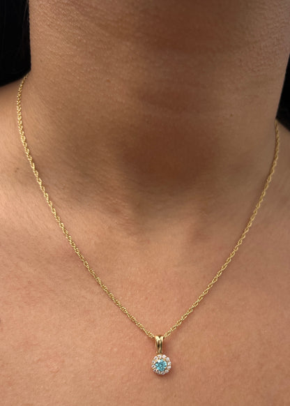 Dije flor con swarovski azul y blanco 0.9gr / Largo 1.3cm / Oro Amarillo Nac M