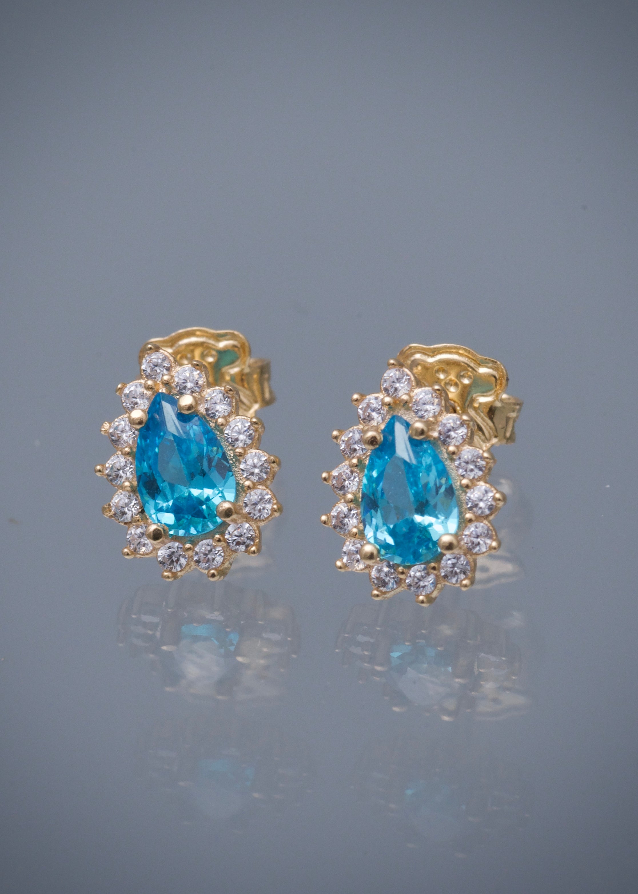 Topos gota con swarovski azul y blanco 1.8gr / Largo 1cm / Oro Amarillo Nac P