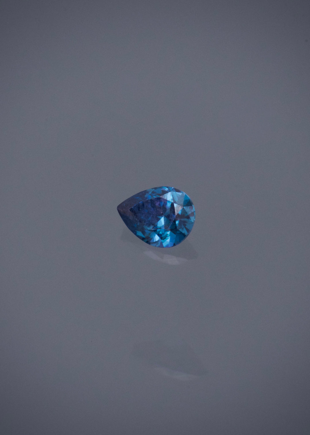 Moissanitas lagrima azul con 15pts Largo 0.4cm / — Oro Amarillo