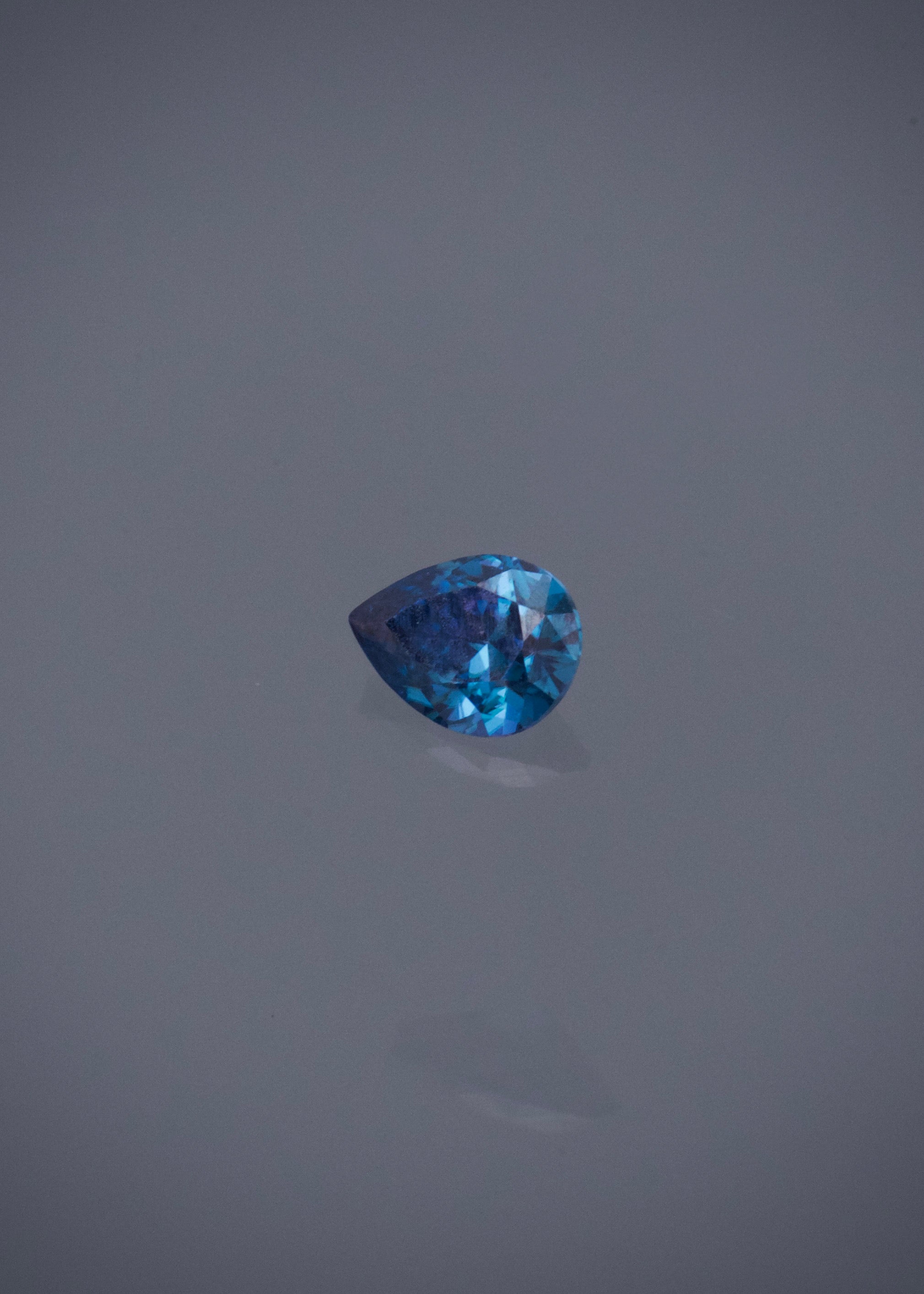 Moissanitas lagrima azul con 15pts Largo 0.4cm / — Oro Amarillo