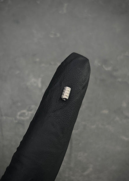 Herraje tubo diamantado 0.1gr / Largo 0.5cm / Oro Blanco Nac B