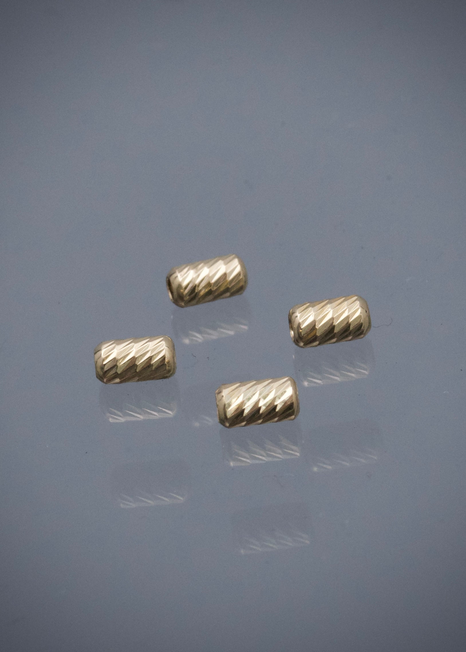 Herraje Tubo Diamantado 0.1gr / Largo 0.5cm / Oro Amarillo Nac B