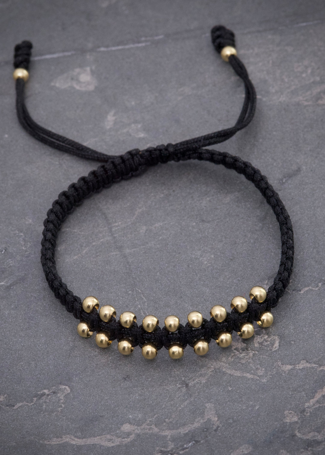 Pulsera en hilo negro con bolas lisas 0.9gr — Oro Amarillo