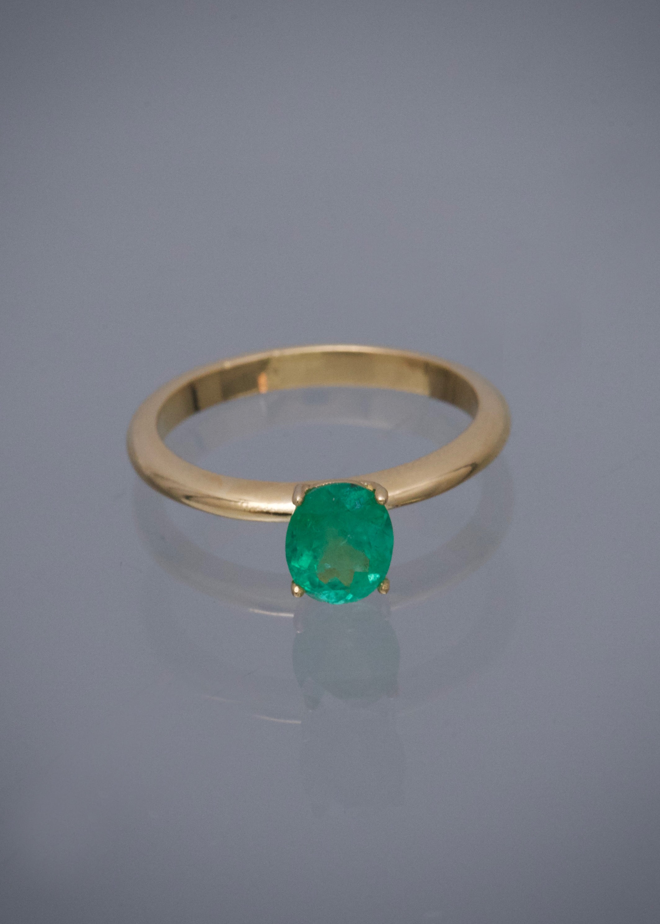 Solitario con 67pts de esmeralda 3.1gr / TALLA 7 3/4 / Oro Amarillo (Joya) P