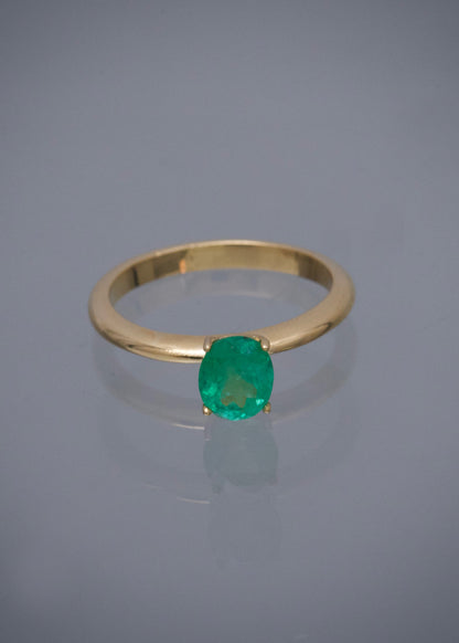 Solitario con 67pts de esmeralda 3.1gr / TALLA 7 3/4 / Oro Amarillo (Joya) P