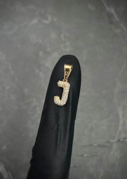 Dije letra J con swarovski blanco 0.85gr / Largo 1.7cm / Oro Amarillo Nac B