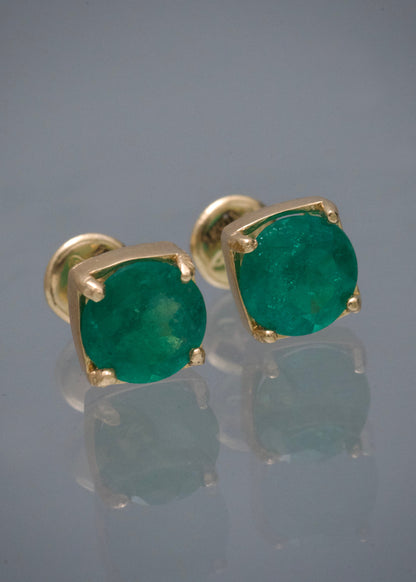 Topos con 240pts de Esmeralda 1.8gr / 0.7cm / 7mm — Oro Amarillo