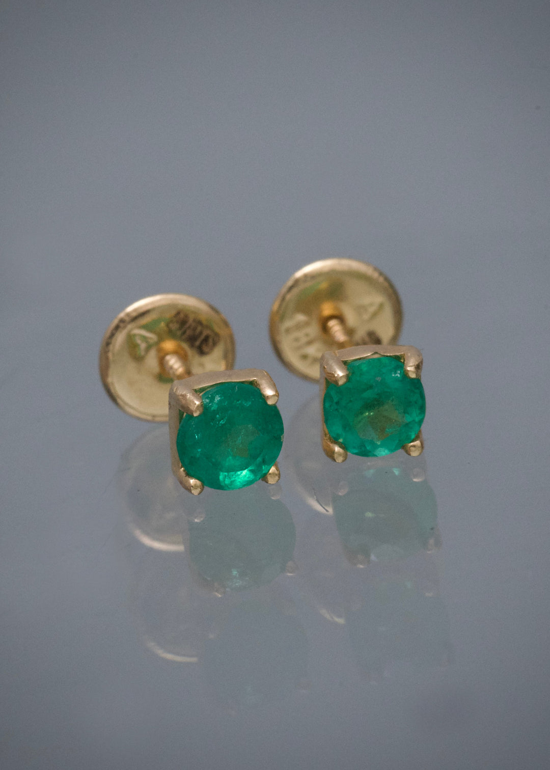 Topos con 57pts de Esmeralda 0.75gr / 0.4cm / 4mm — Oro Amarillo