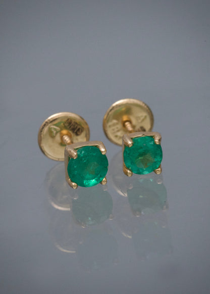 Topos con 57pts de Esmeralda 0.75gr / 0.4cm / 4mm — Oro Amarillo