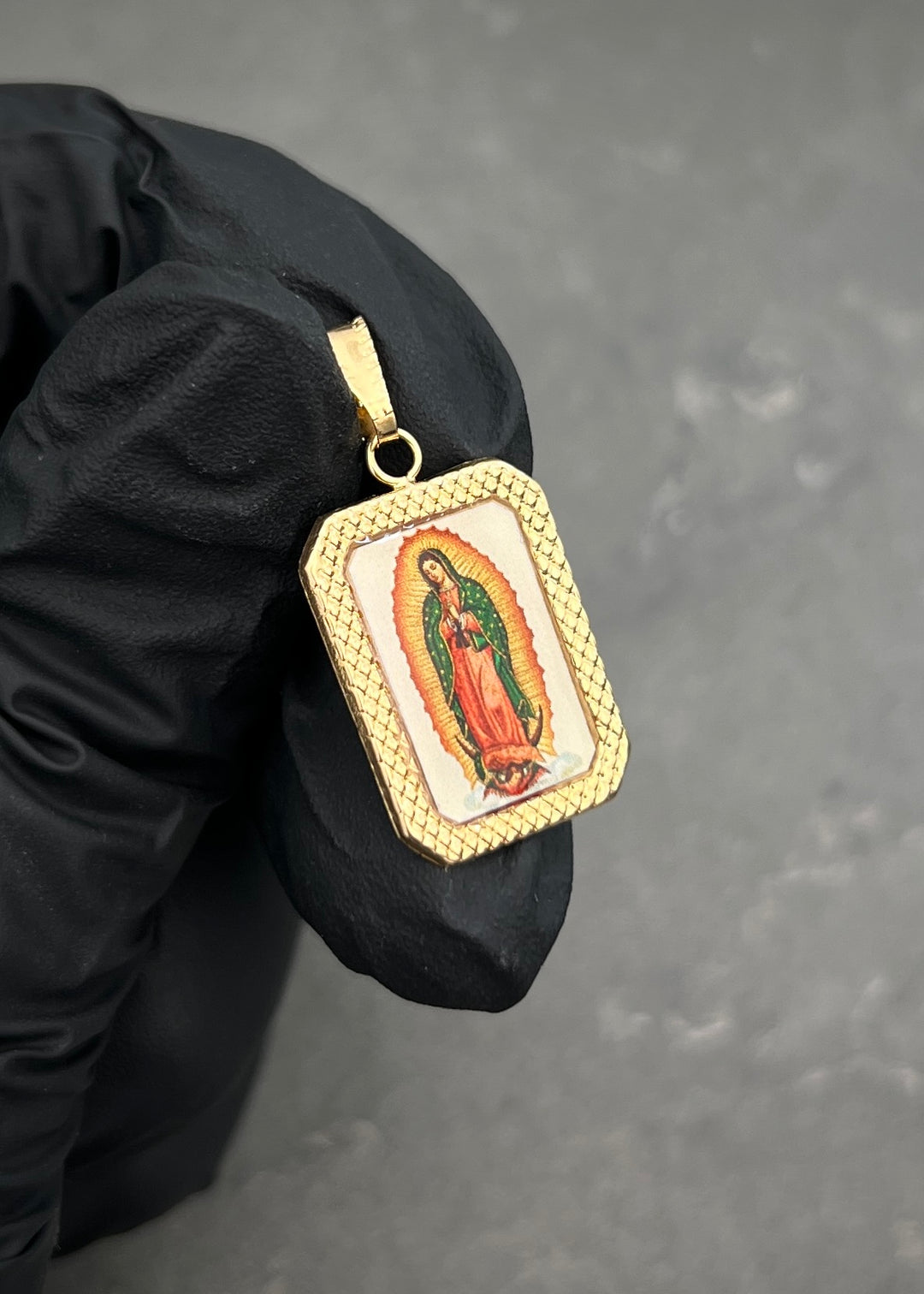 Dije Placa Virgen de Guadalupe 0.7gr / 2.7cm / 14mm — Oro Amarillo