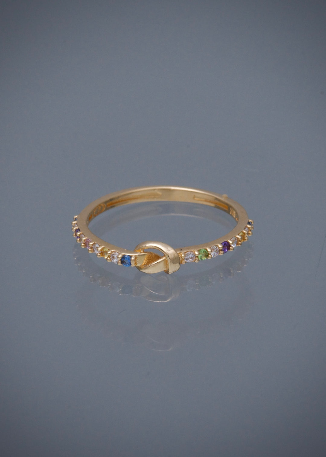Anillo con swarovski multicolor 1.25gr / Talla 5 1/4 — Oro Amarillo