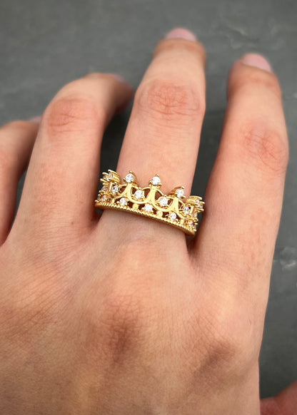 Anillo corona con swarovski blanco 4.25gr / Talla 7 1/4 / Oro Amarillo Nac P