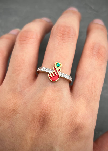 Anillo con swarovski verde y blanco 3.25gr / Talla 7 1/4 / Oro Amarillo Nac P