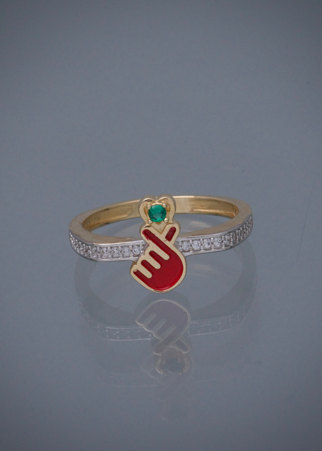 Anillo con swarovski verde y blanco 3.25gr / Talla 7 1/4 — Oro Amarillo