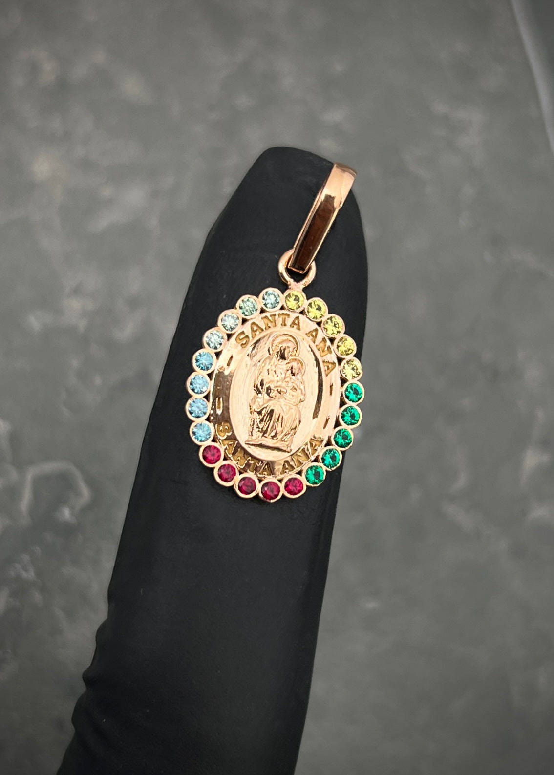 Dije virgen santa ana con 40pts de moissanita 3.05gr / Largo 2.6cm / Oro Rosado (Joya) M