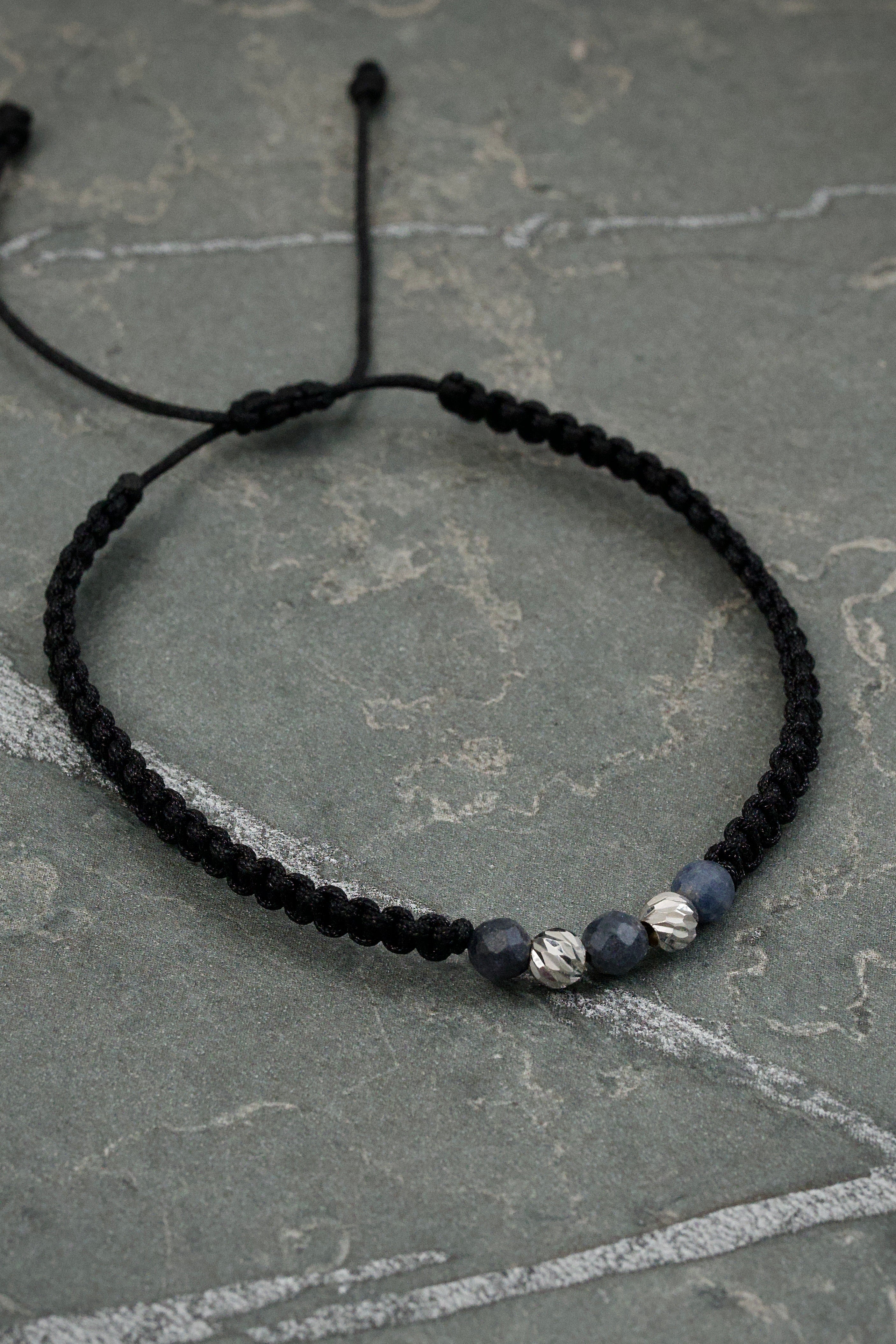 Pulsera en hilo negro con bolas diamantadas 0.08gr / Oro Blanco (Joya) M