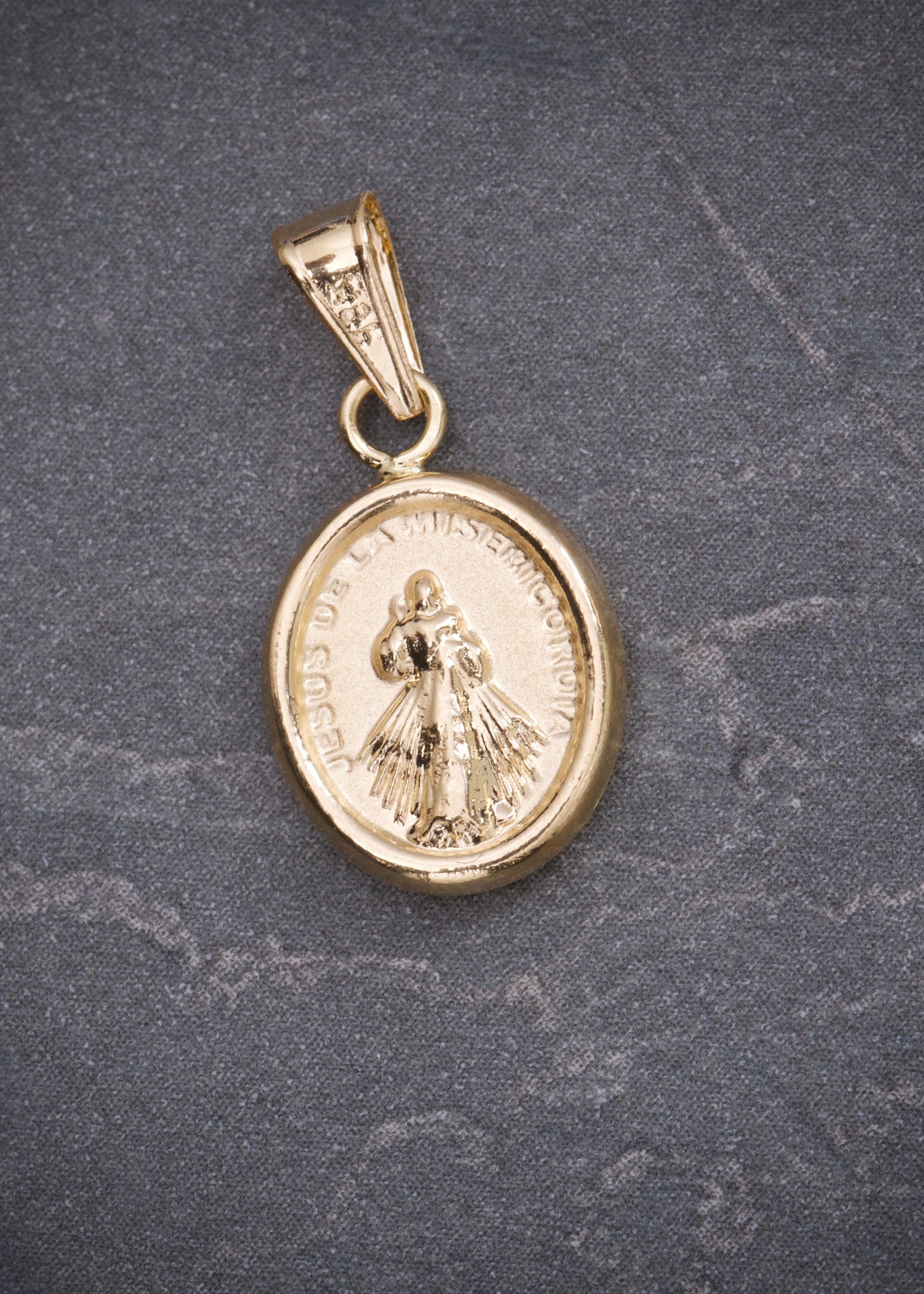 Dije Jesus de la misericordia 0.6gr / Largo 2cm / Oro Amarillo Nac*