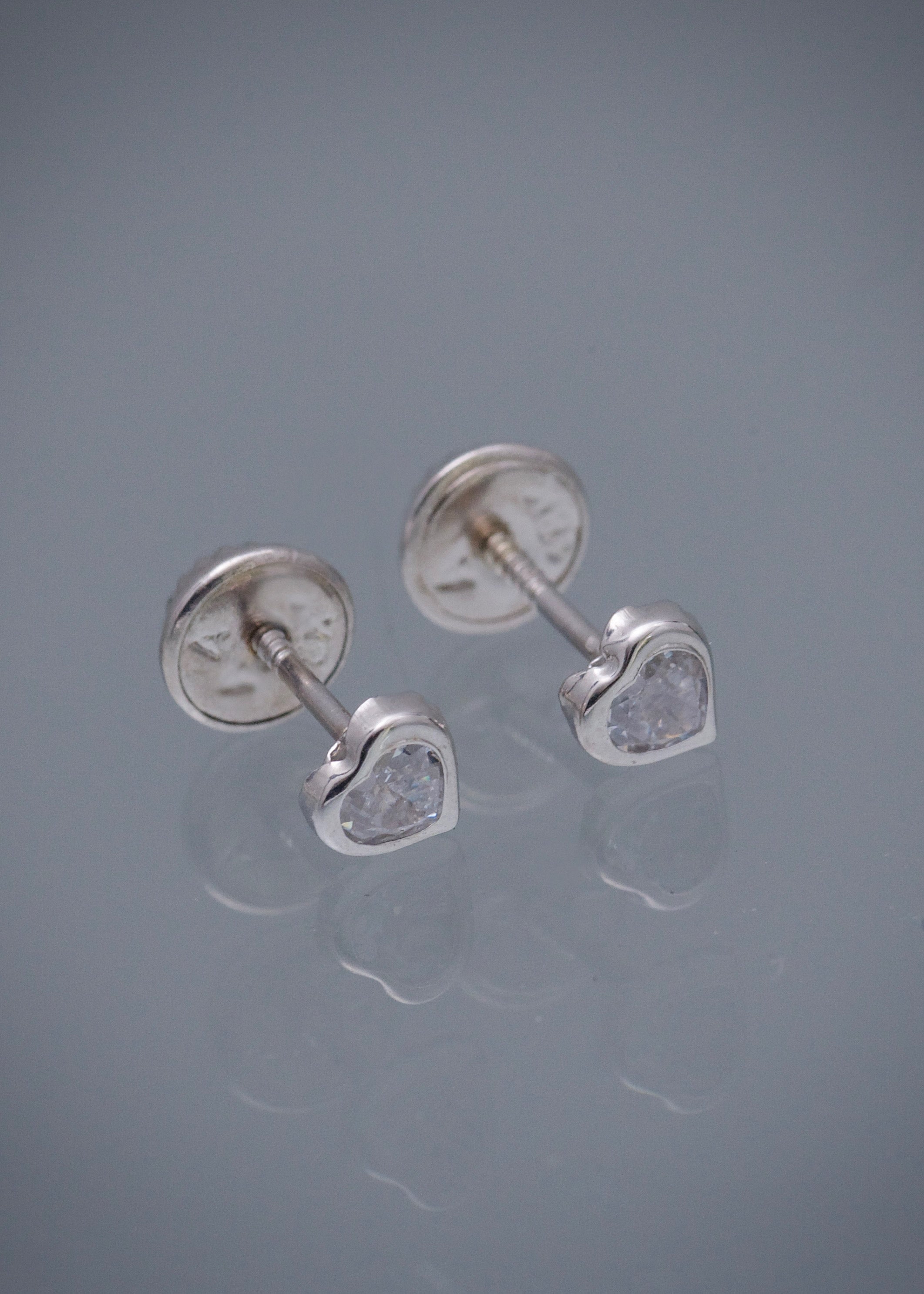 Topos corazon con swarovski blanco 0.6gr / Largo 0.4cm / Oro Blanco Nac M