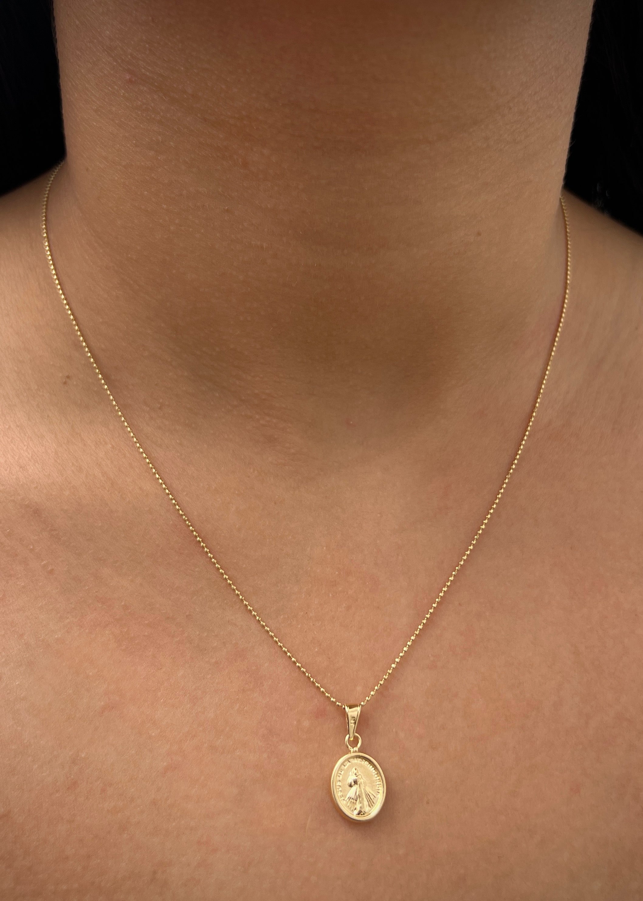 Dije Jesus de la misericordia 0.6gr / Largo 2cm / Oro Amarillo Nac*