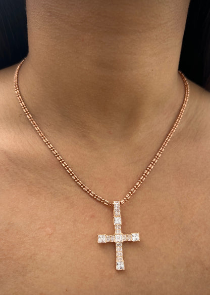 Dije dije cruz con swarovski blanco 5.35gr / Largo 3.7cm / Oro Rosado Nac B