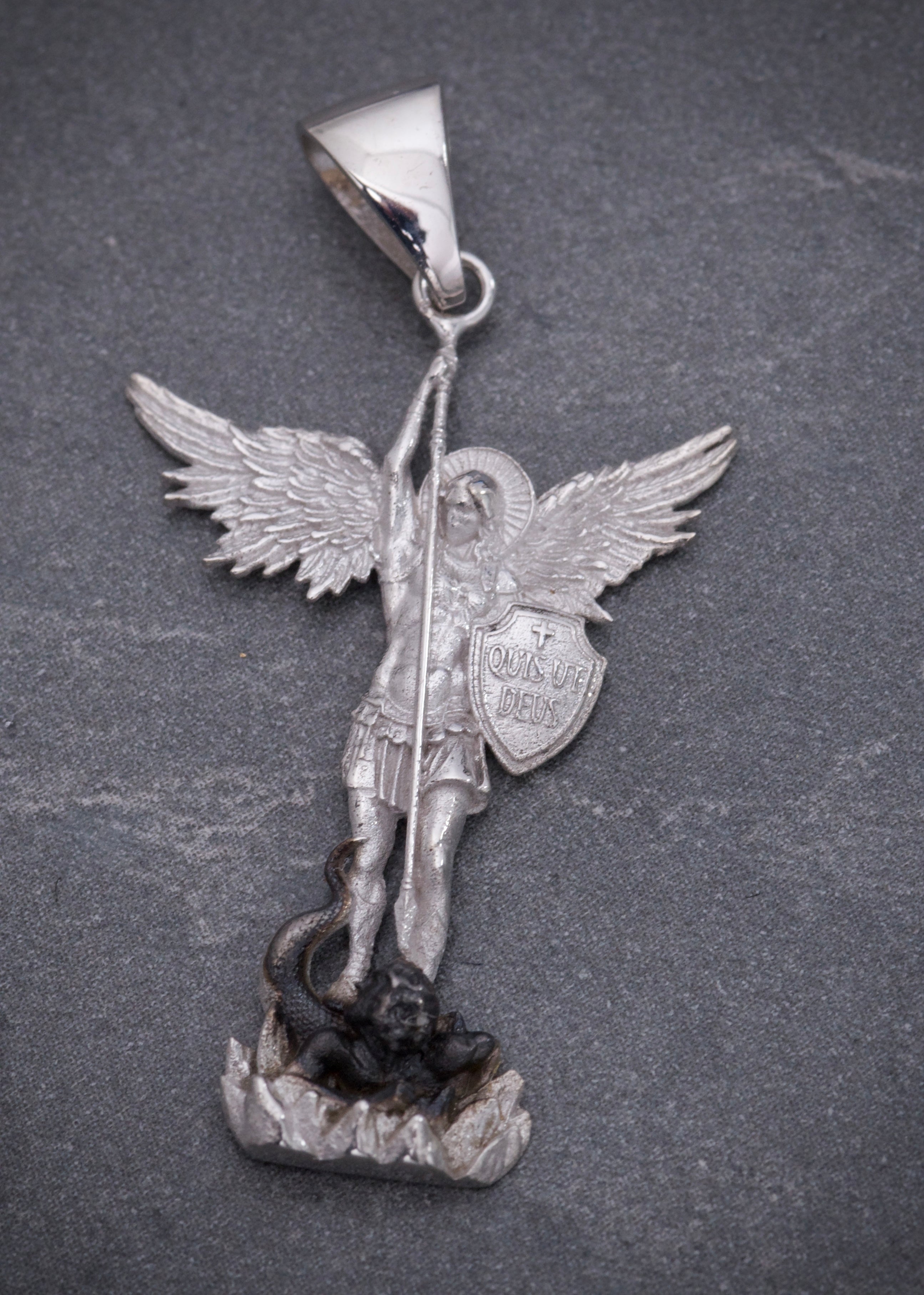 Dije Arcangel San Miguel 3gr / Largo 3.7cm / Oro Blanco Nac B