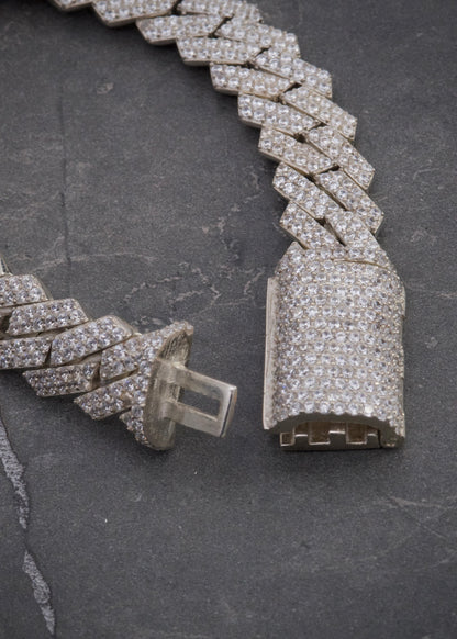 Pulso cubano con swarovski blanco 59.2gr / Largo 19.5cm / Plata B