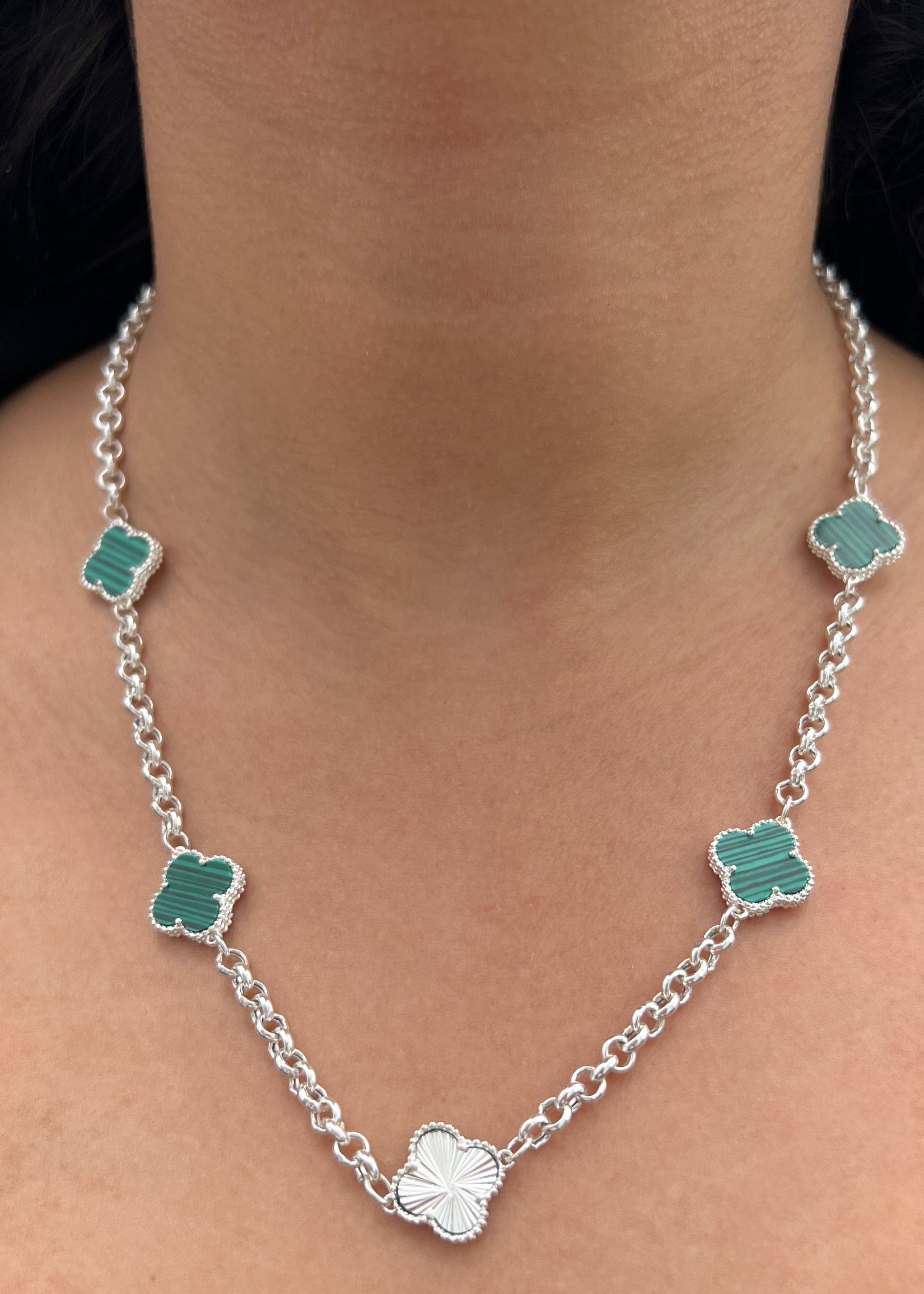 Cadena Lucky Clover Diamantada y Piedra Verde 14.3gr / 50cm / 13.8mm — Plata 925