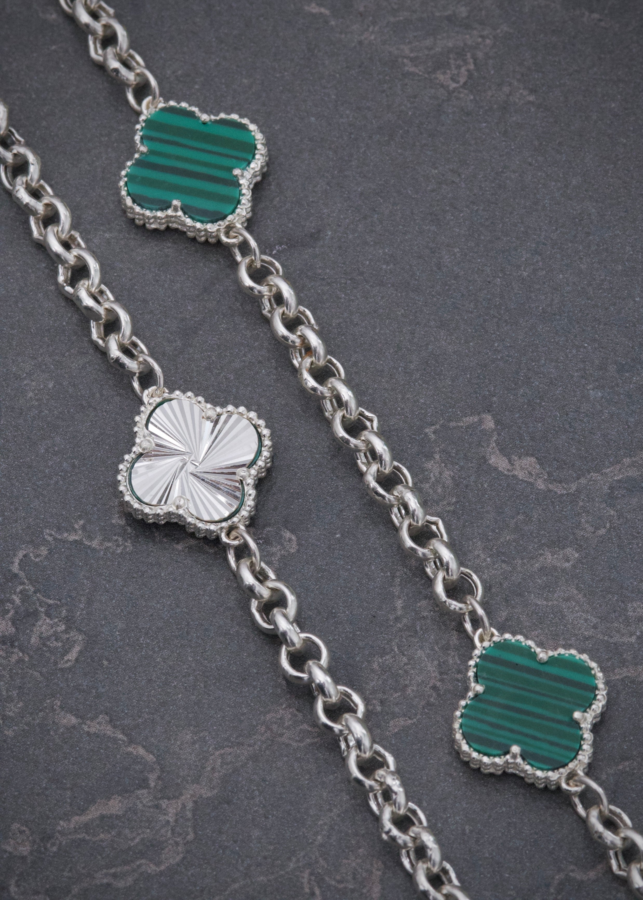 Cadena Lucky Clover Diamantada y Piedra Verde 14.3gr / 50cm / 13.8mm — Plata 925