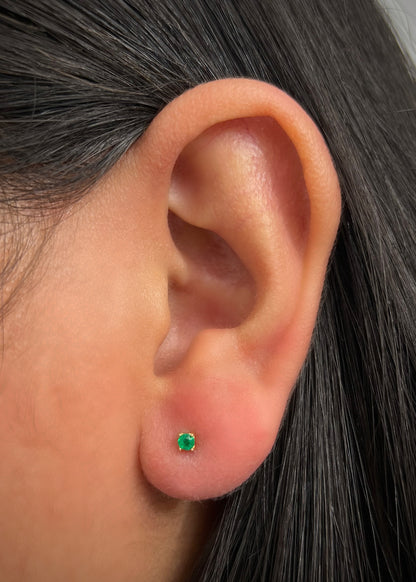 Unidad de topo 4pts de esmeralda 0.3gr / Largo 0.25cm / Oro Amarillo (Joya) B