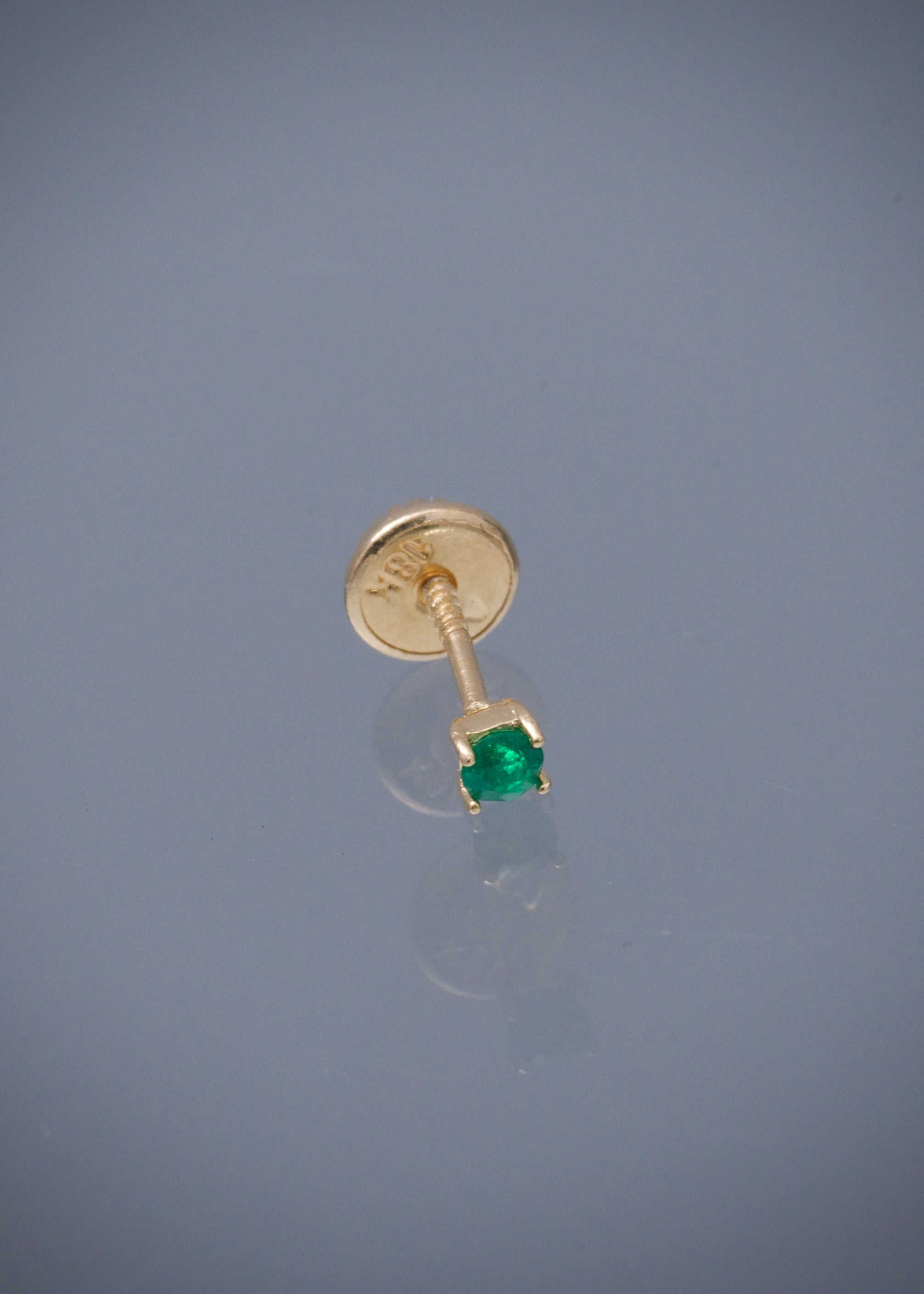 Unidad de topo 4pts de esmeralda 0.3gr / Largo 0.25cm / Oro Amarillo (Joya) B