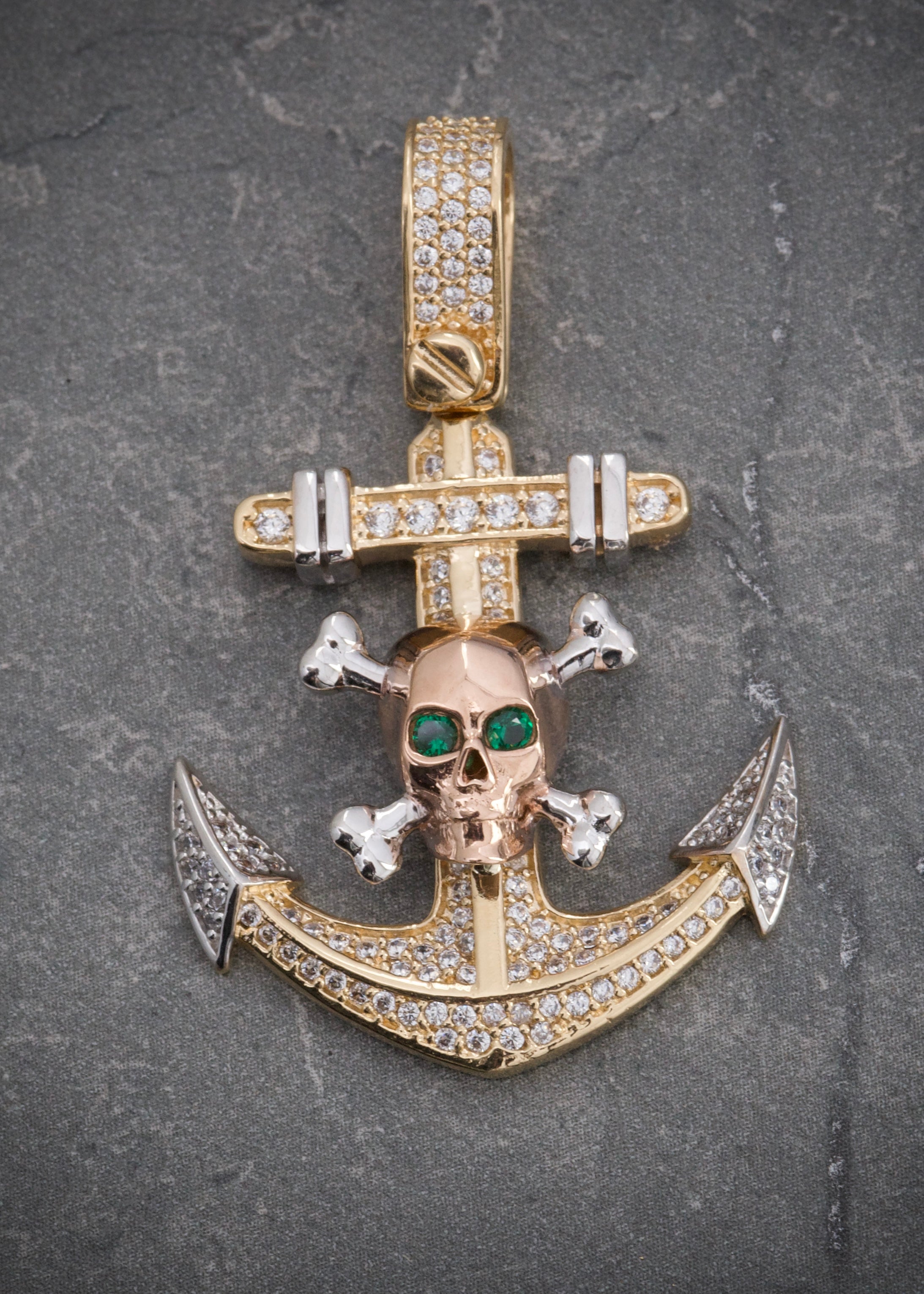 Dije ancla y calavera con swarovski blanco 9.3gr / Largo 4.2cm / Dos Oros Nac P