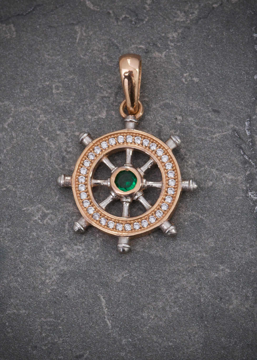 Dije timon con swarovski blanco y verde 2.65gr / Largo 2.7cm — Oro Rosado