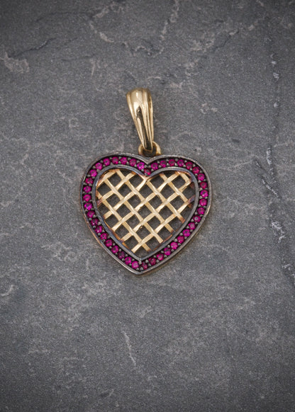 Dije corazon con swarovski fucsia 2.05gr / Largo 2.5cm / Oro Amarillo Nac P