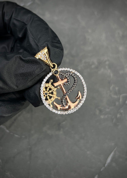 Dije ancla y timon con swarovski blanco 4.15gr / Largo 3.1cm / Dos Oros Nac P