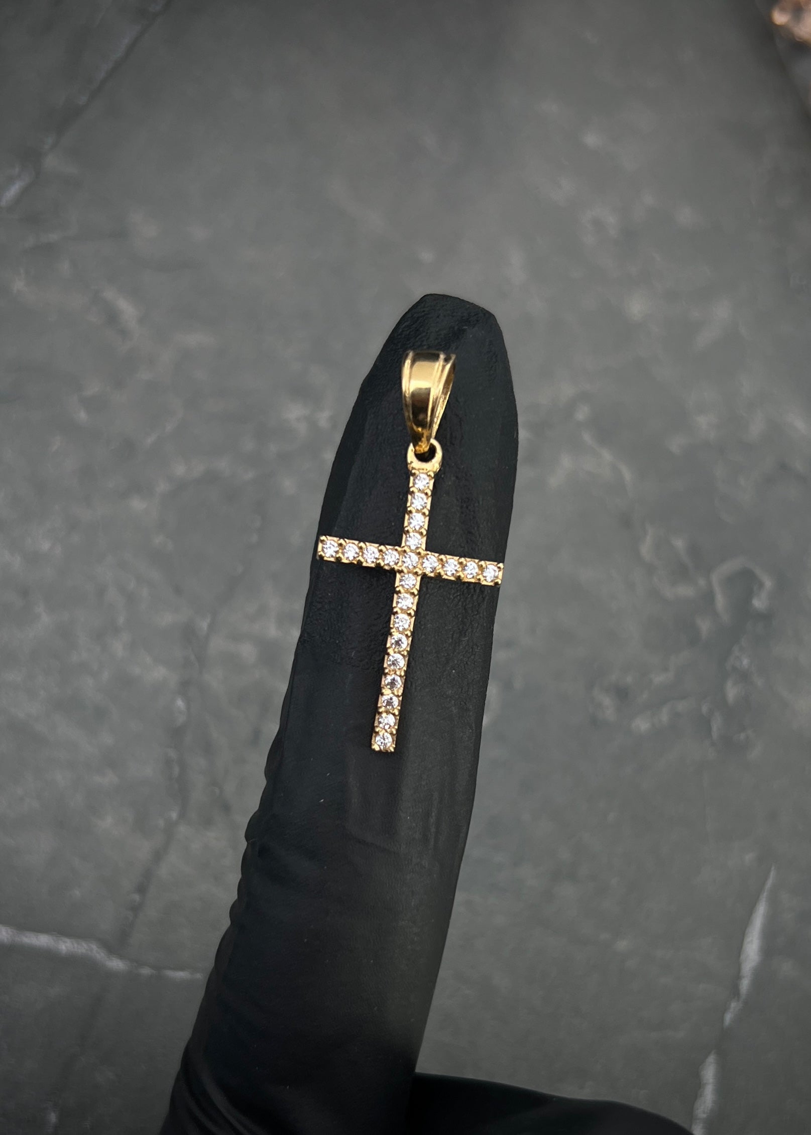 Dije cruz con swarovski blanco 1.3gr / Largo 3cm / Oro Amarillo Nac P