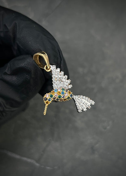 Dije colibri con swarovski multicolor 2.2gr / Largo 3cm / Oro Amarillo Nac P