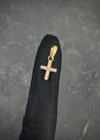 Dije cruz con swarrovski verde y blanco 0.95gr / Largo 1.3cm / Oro Amarillo Nac P