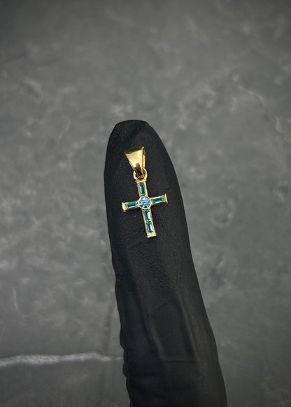 Dije cruz con 12pts de moissanita azul 0.55gr / Largo 1.6cm / Oro Amarillo (Joya) B