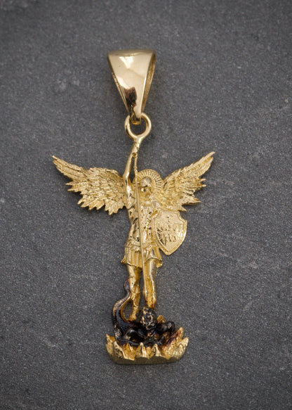 Dije arcangel san miguel 1.45gr / Largo 2.7cm / Oro Amarillo Nac P