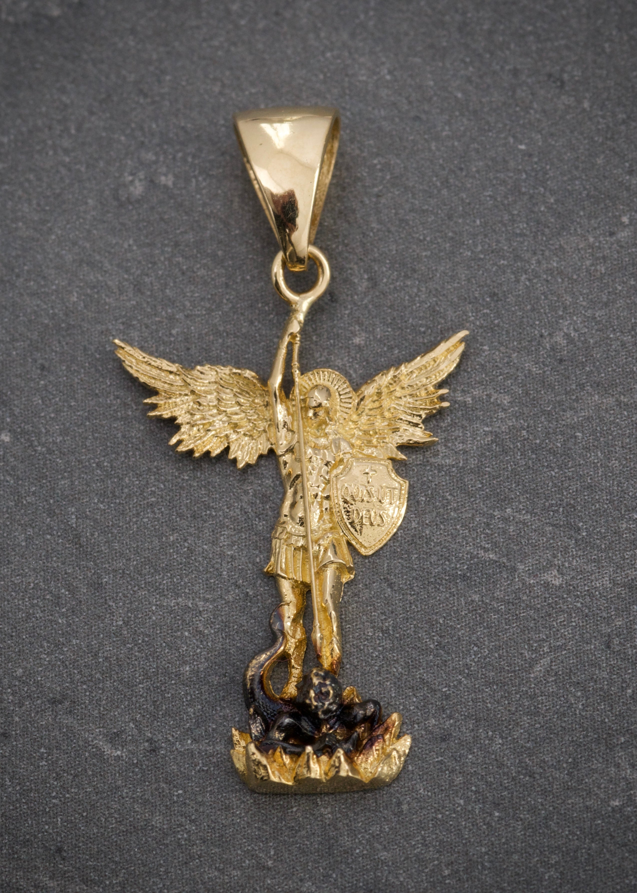 Dije arcangel san miguel 2.05gr / Largo 3.1cm / Oro Amarillo Nac M