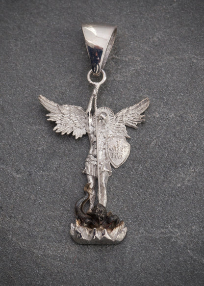 Dije arcangel san miguel 2gr / Largo  3.1cm / Oro Blanco Nac P